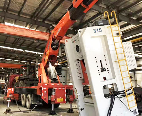 巢湖附近随车吊出租，轻松解决运输难题