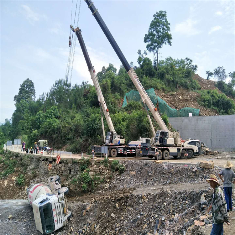 巢湖汽车掉沟里叫吊车救援要多少钱